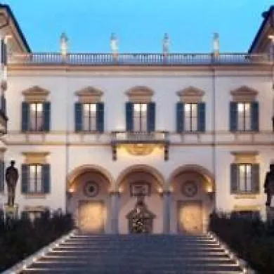 Hotel Villa San Carlo Borromeo Сенаго 5*,  Италия